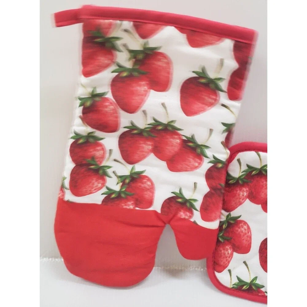 Kitchen set of 3: 2 Same Pot Holders & 1 Oven Mitt (12